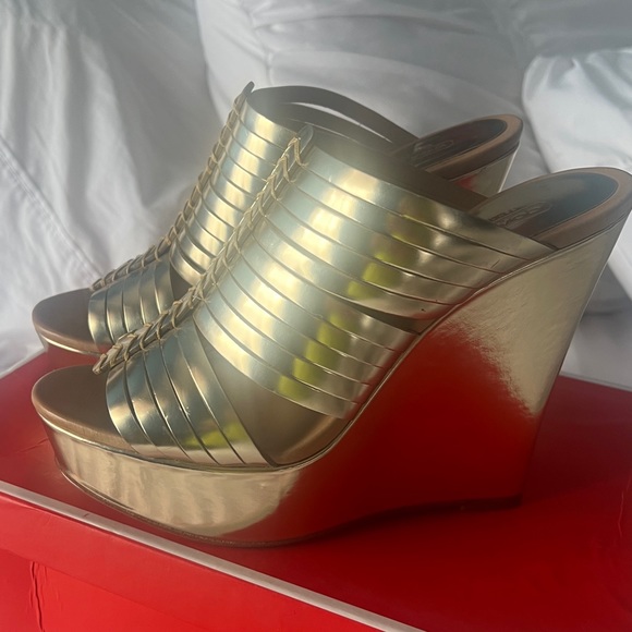 Coach gold wedges size 10 - Picture 1 of 7
